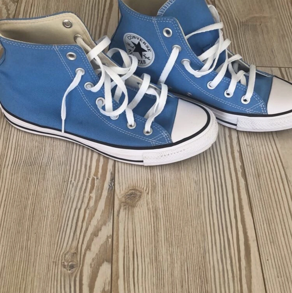 Blå Converse skor