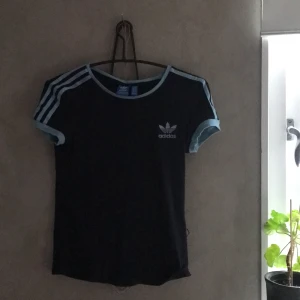 Adidas tee - ball adidas t-shirt som jag tyvärr inte fått så mycket användning av. 