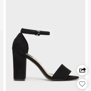 Klackskor  - Skor Nelly, använda 1 gång. 150kr kan frakta