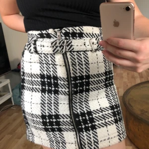 Kjol från zara - Ej så stretchig och ganska kort