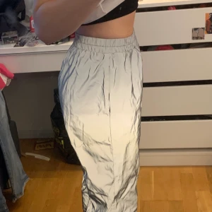 reflexbyxor  - Säljer mina coola reflexbyxor från madlady som jag köpte för 300kr. Användes aldrig ://💞💞