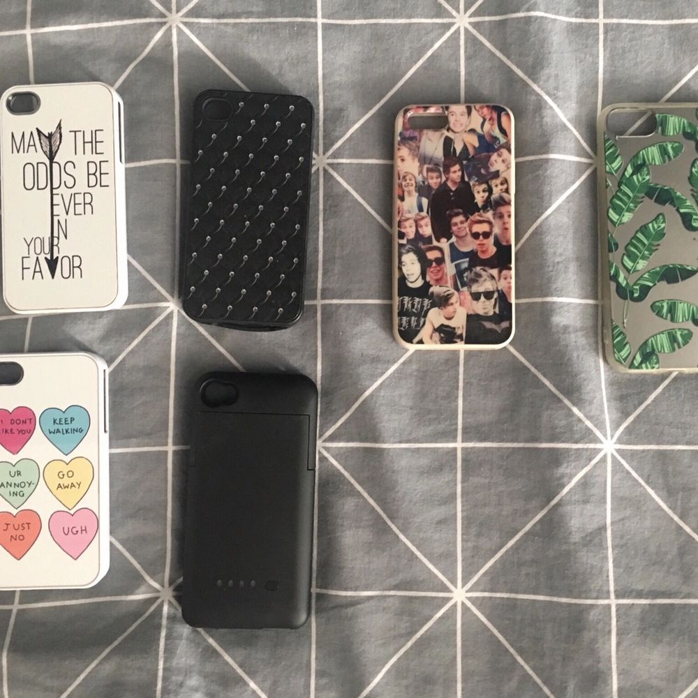 Skriv för bättre enskild bild! Frakt 11kr tillkommer ❣️ Hunger games sålt 20kr Candy hearts skal - iPhone 4/4S 20kr Svart diamant skal - iPhone 4/4S 40kr Svart laddningsskal - iPhone 4/4S 30kr 5SOS Luke skal - iPhone 5/5S 30kr Gröna blad - iPhone 6/6S. Övrigt.