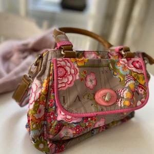 Oilily väska - Gullig väska som inte använts,finns inte längre att köpa. Nypris runt 800kr gratis frakt https://www.oilily.com/collections/bags?page=1