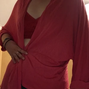 Rosa Tröja Lindex OneSize - Söt rosa tröja med tubärmar. OneSize💞 köpt secondhand, Använd en gång (frakt ingår ej)