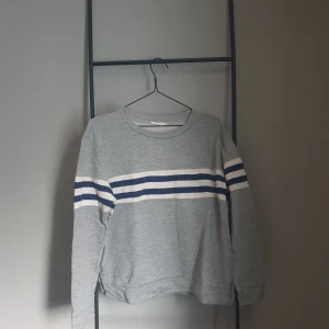 Stilren tröja - Tröja från Mango. Använd ett fåtal gånger.