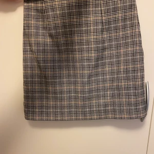 Snygg kjol - En snygg och skön kjol väl använd men ändå i perfekt skick! 63 kronor i frakt tillkommer!