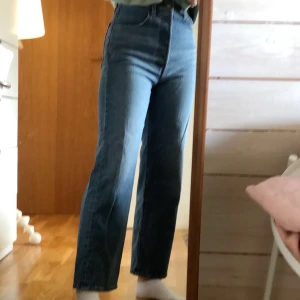 Levis jeans vida - Säljer mina superfina Levis jeans som tyvär inte kommer till användning! Köpta för någonstans runt 1200! Köparen står för frakt!💕