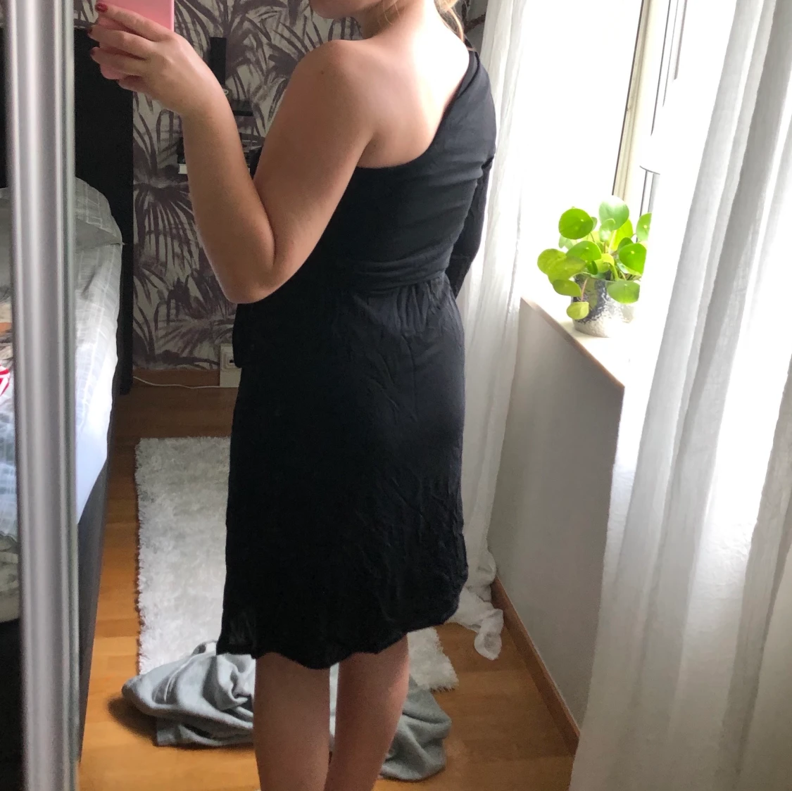 Svart offshoulder klänning - 91