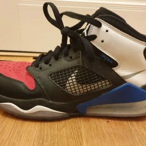 Jordan 270 mars - Box finns tyvärr inte kvar. Stl 41! Nypris 1600