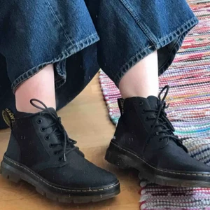 Dr. Martens  - Säljer dessa dr martens som endast är använda en gång! Är köpta i London och är i helt nytt skick :))