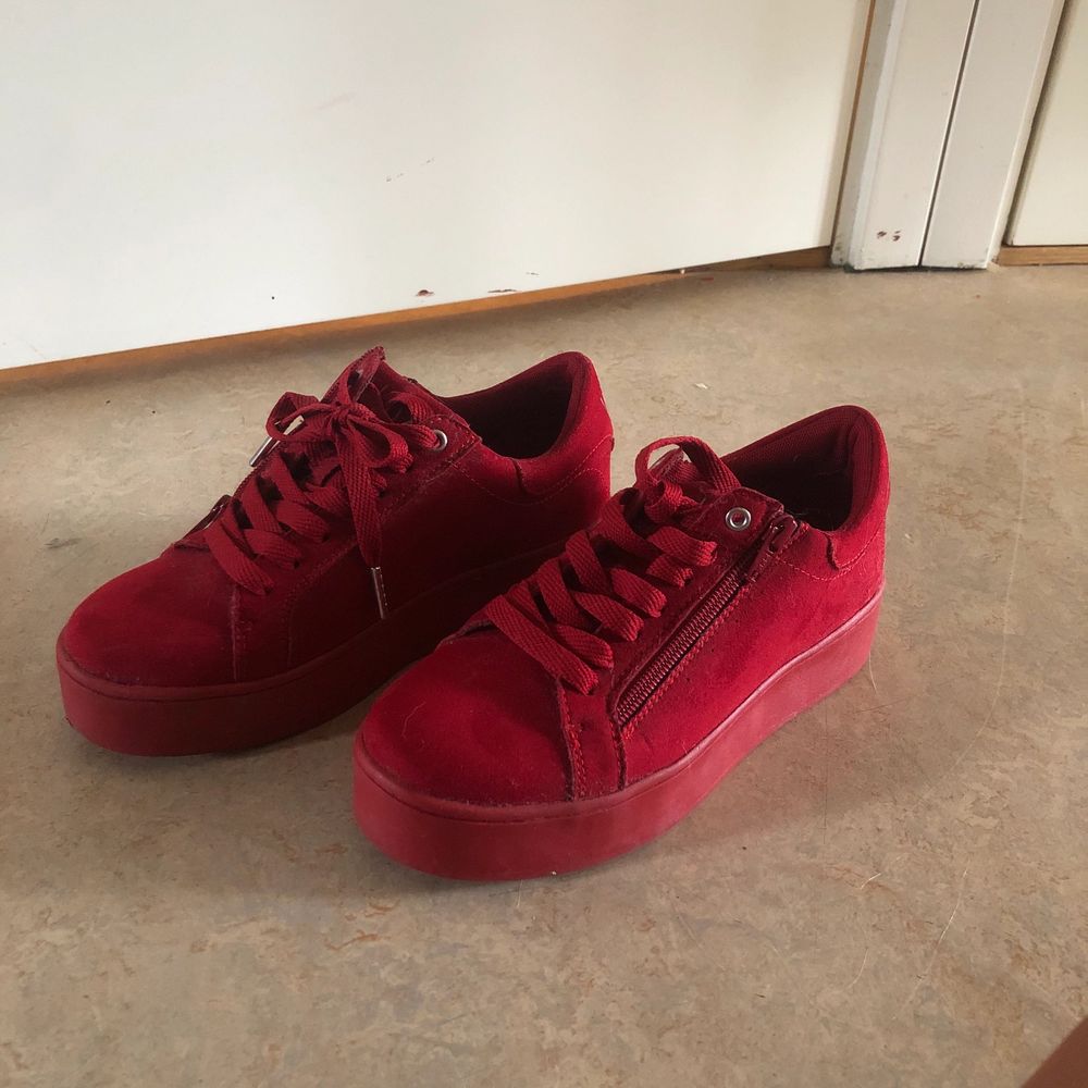 Röda skor - Skor | Plick Second Hand
