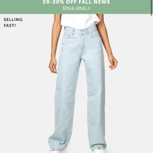 Jeans wide leg - Junkyards populära jeans i storlek 24, som är slutsålt! Ord pris är 500kr