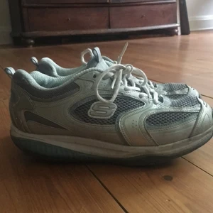 Vintage sneakers Shape Ups - Coola sneakers med tjock sula från second hand affär 