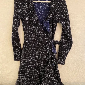 Nakd klänning - OmlottKlänning från nakd, storlek xs. Skicka privat om ni är intresserade🦋