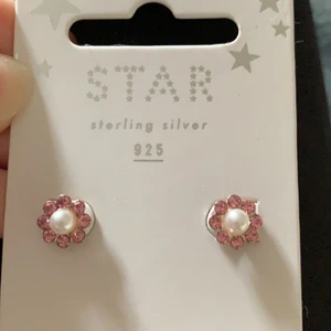 Rosa örhängen - Ett par rosa gulliga örhängen som aldrig användts förut💞