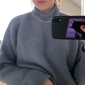 Blå mysig tröja! - Super mysig och varm✨ 50kr+ 66kr frakt✨ strl S men skyller säga att den passar XS-M.