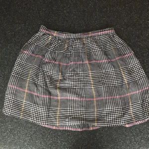 Rutig och fin kjol  - Väldigt skön kjol 