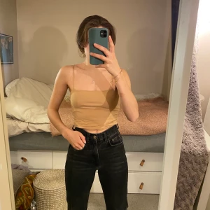 Linne med rak urringning - Beige linne från Gina tricot, tajt