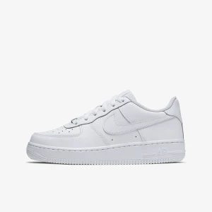 Nike air force - Säljer mina nike air force som är i nyskick. Köpta för 3 månader sedan och använda max 5 gånger. 