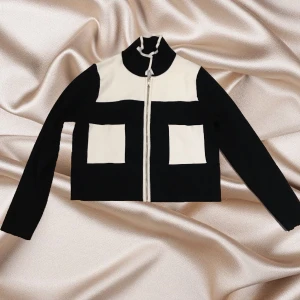 Stickad kofta - Superfin stickad kofta i svart och vitt😍