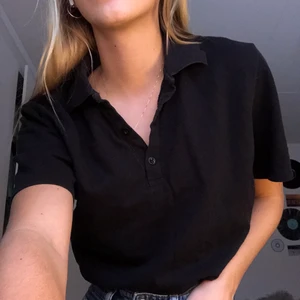 Svart piké  - Svart piké från Nakd. I superbra skick! Storlek s. Frakt tillkommer💞