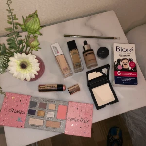 Gratis smink!!! - Gratis smink från olika märken! Vissa nya vissa testade. Ställ frågor om ni undrar något. Betala bara för frakten!