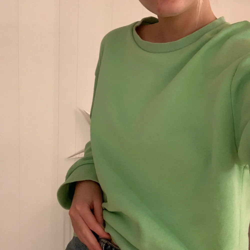 Mintgrön tröja från zara i supermjukt material. Köparen betraktar för frakten 💜. Tröjor & Koftor.