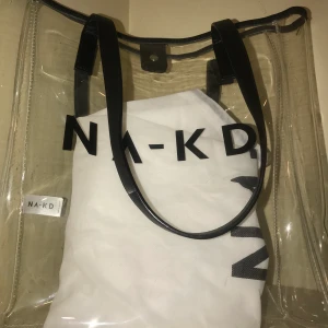 Na-kd väska  - Aldrig använd genomskinlig, medföljer en vit na-kd (påse) 