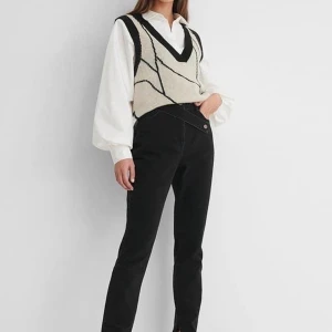 Väst från NAKD - Supersnygg väst från NAKD. Storlek XL men liten i storleken.