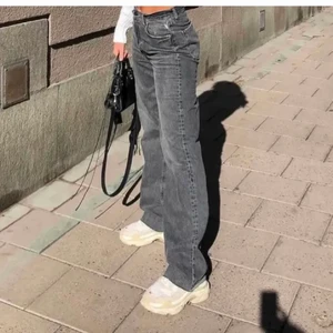 Jeans - Dem gråa jeansen från zara, slutsålda vad jag har sett iallafall, säljer pga för stora för mig