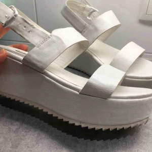  - Platåsandaler från Nelly 👡