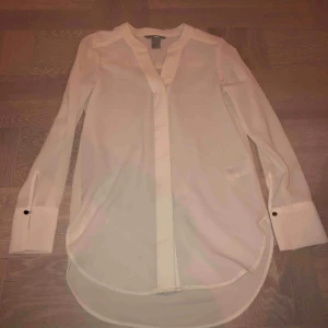  - snygg blus/skjorta i fint material. 