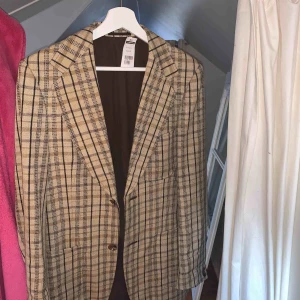  - Beige och brun oversized kavaj köpt för 250kr. Frakt ingår i priset