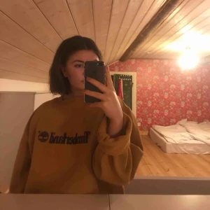  - Skitcool oversized sweatshirt från Timberland. Köpt second hand