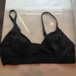  - Aldrig använd bralett från HM i storlek M, bra skick! Möts upp i Stockholm eller fraktar för 100kr!💕💕