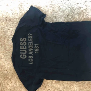  - Guess LA kortärmad t-shirt  Fint skick!  Storlek M