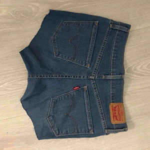  - Fint skick, avklippta jeans Köpta begagnade men passade inte 