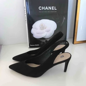 Spetsiga mules / klackar 🖤 - Skor/pumps från Ginatricot i storlek 39. 