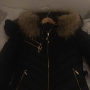  - En jätte fin hollies chatel! Köpt ny. Använd en vinter men i fint skick!