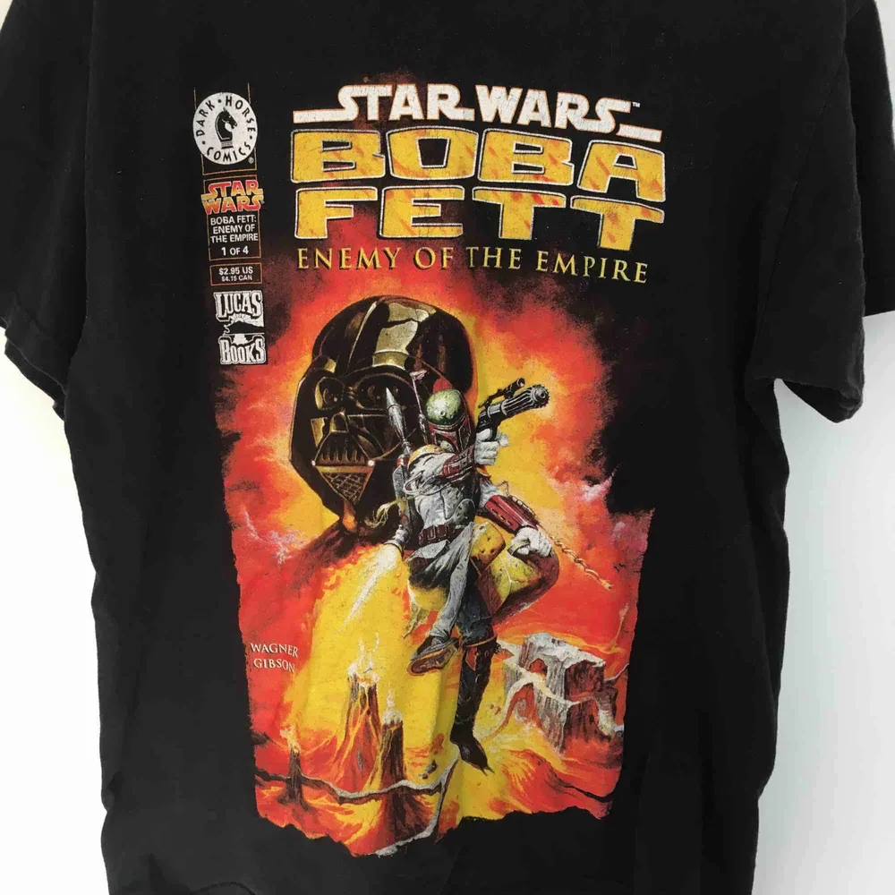 Star Wars T-shirt köpt på Sci-Fi bokhandeln i Stockholm. Möts i Örebro eller skickar, då står köparen för frakt (30kr) :). T-shirts.