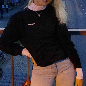  - Patagoniatröja i jättefint skick!! Sitter snyggt oversize på mig som brukar ha XS-S :) 💖💖 nypris 400kr!