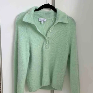  - FRI FRAKT! Helt ny oanvänd tröja från & other stories! Säljer då den inte är min stil. 