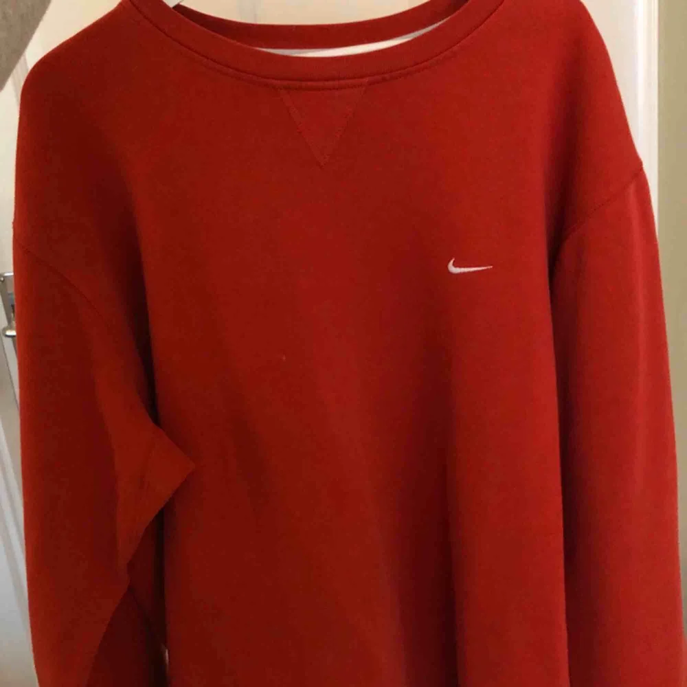 Röd oversized sweatshirt från Nike!❤️ . Hoodies.