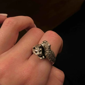  - Jätte cool leopard ring från indiska!!🐆🐆
