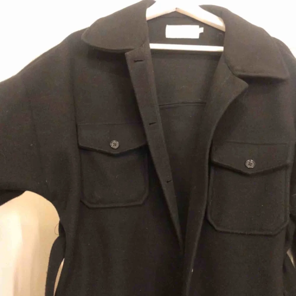 Belted jacket som är slutsåld på nelly. Använd men inget som märks på skicket! 💕nypris 699kr. Jackor.