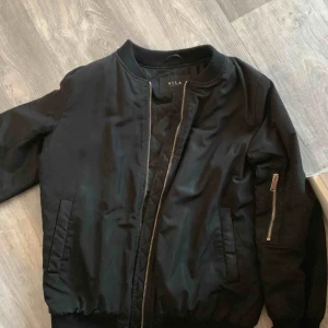  - Jacka ifrån VILA storlek XS 