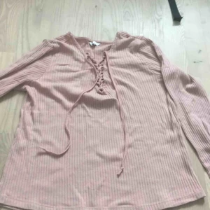  - Har använt tröjan fåtals gånger. Väldigt bra skick. Från cubus