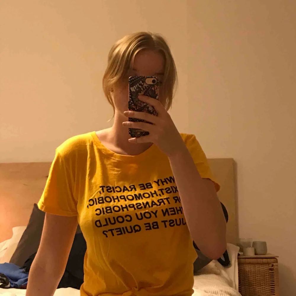 Super snygg t-shirt med bra och inspirerande motiv!   Köparen står för frakten 💗. T-shirts.