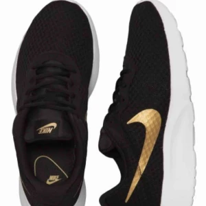  - Nyskick storlek 38  Frakt : 55 kr 