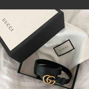 Äkta Gucci bälte strl. 85 kvitto medföljer extra hål gjordes i butik 💙knappt använd💙 köpare står för frakt